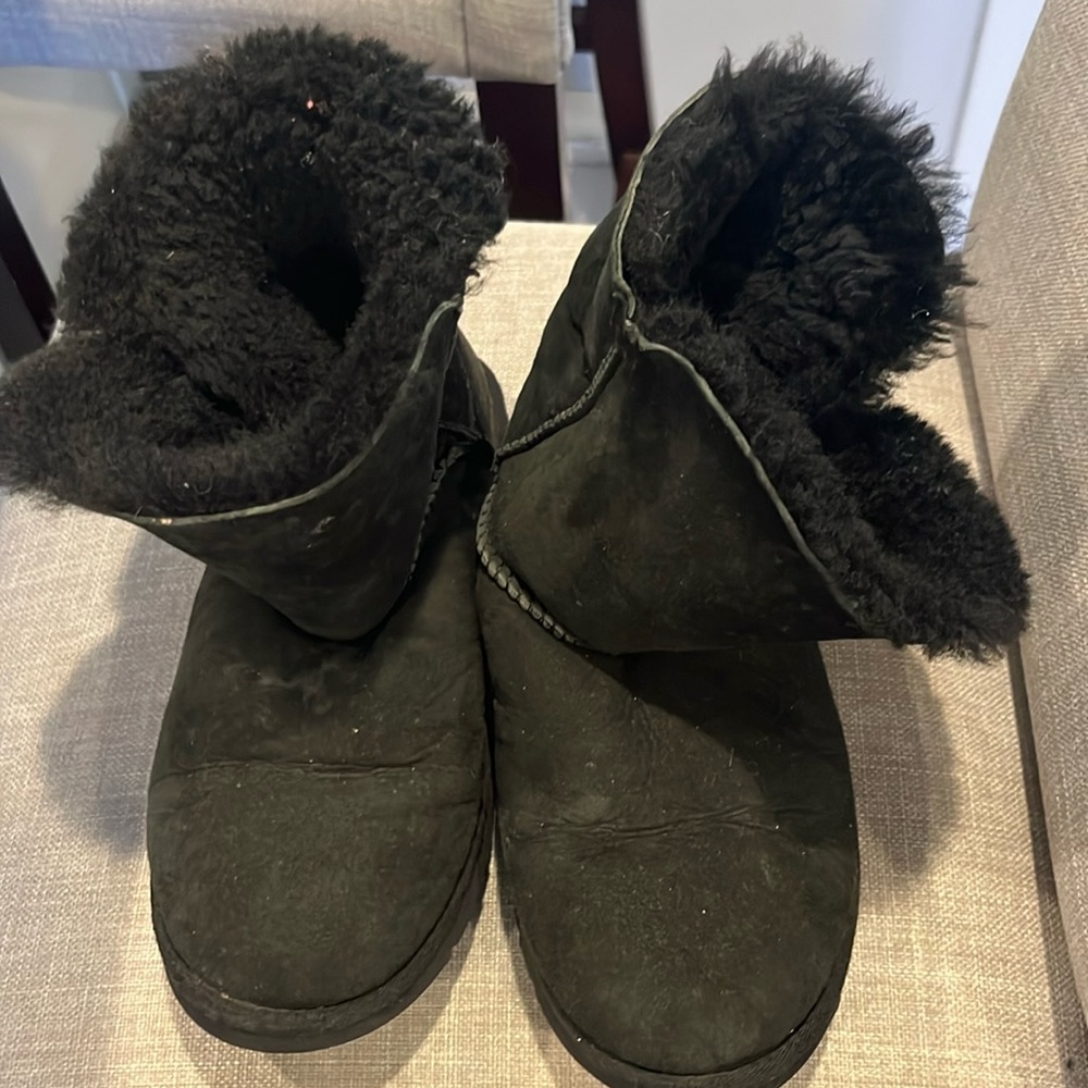 Ugg big kids black used boots women size 7 can fit